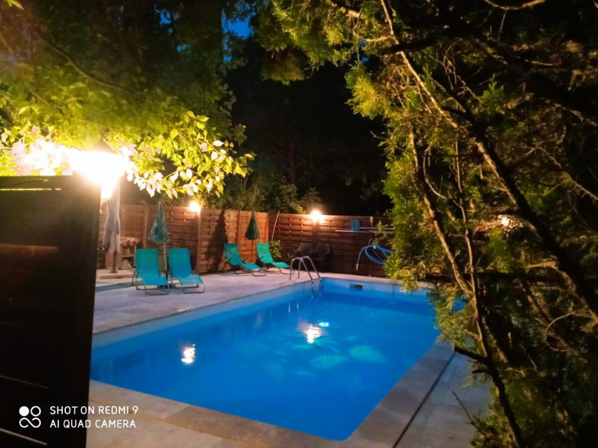Chambre Independante Piscine, Parc, Cuisine... Brézilhac エクステリア 写真